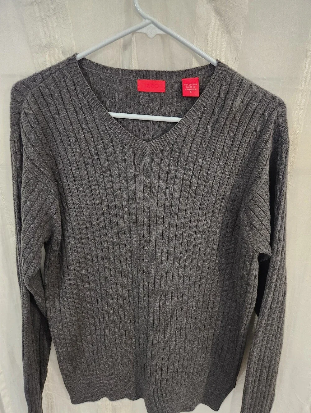 Izod Men's Gray V-Neck Cable Knit Sweater